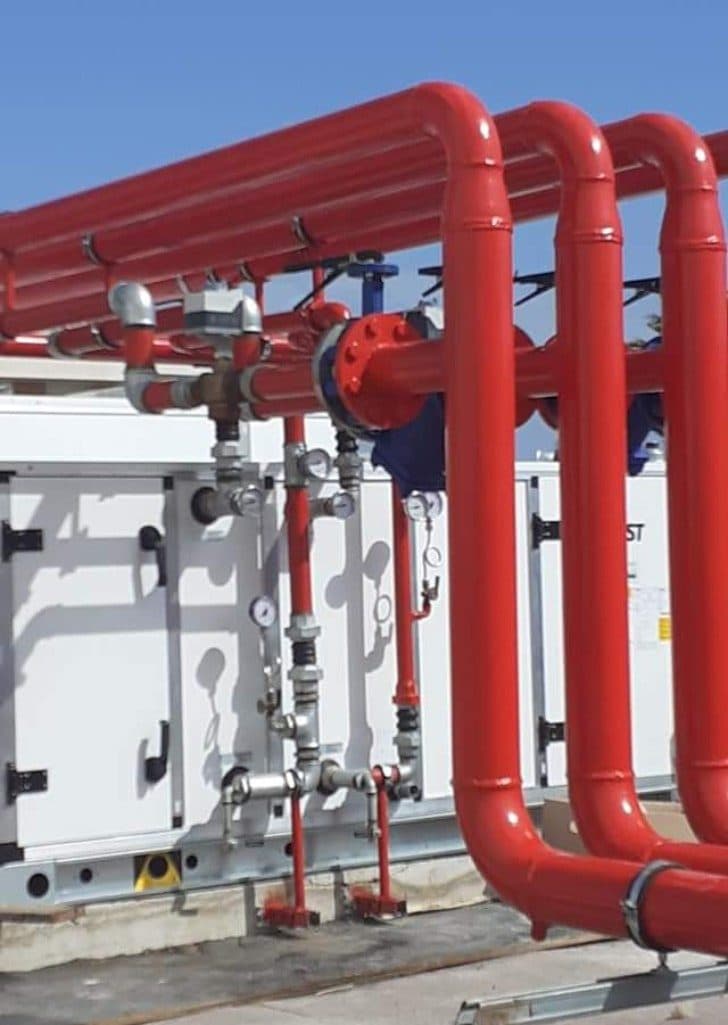 Buitenleidingen en aansluitingen van installaties